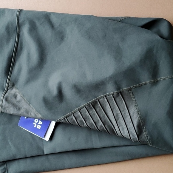 JoyLab NWT olive green leggings size 2X hidden key pocket - Picture 9 of 9